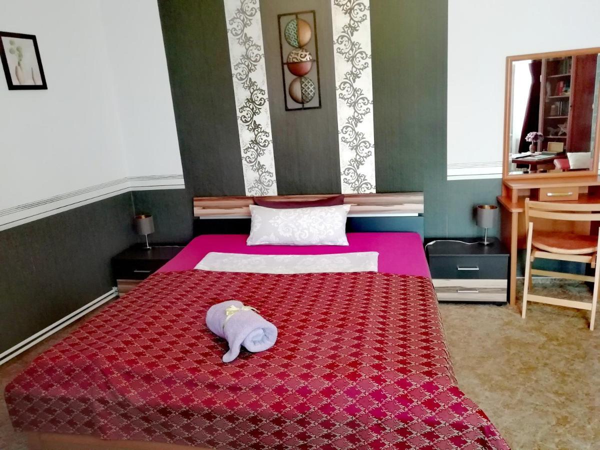 Grosse Wohnung Mit Terrasse Im Altstadtzentrum - Ferienwohnung Chiplakoff แบลงเคนบวร์ก ภายนอก รูปภาพ