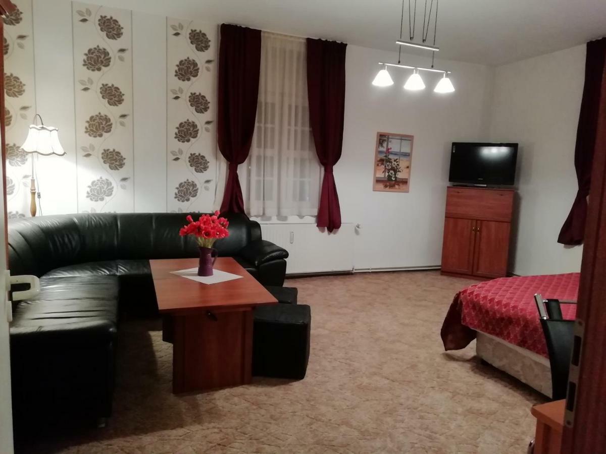 Grosse Wohnung Mit Terrasse Im Altstadtzentrum - Ferienwohnung Chiplakoff แบลงเคนบวร์ก ภายนอก รูปภาพ